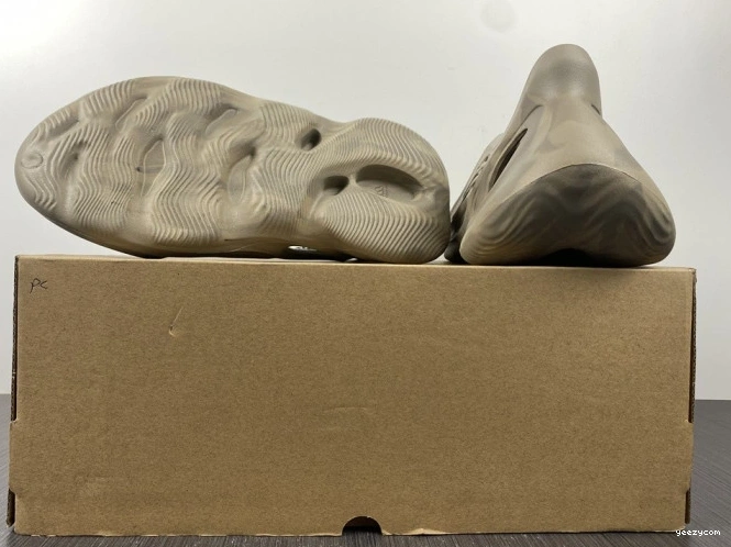 RNNR Stone Yeezy GX4472 Foam Sage Adidas 0709